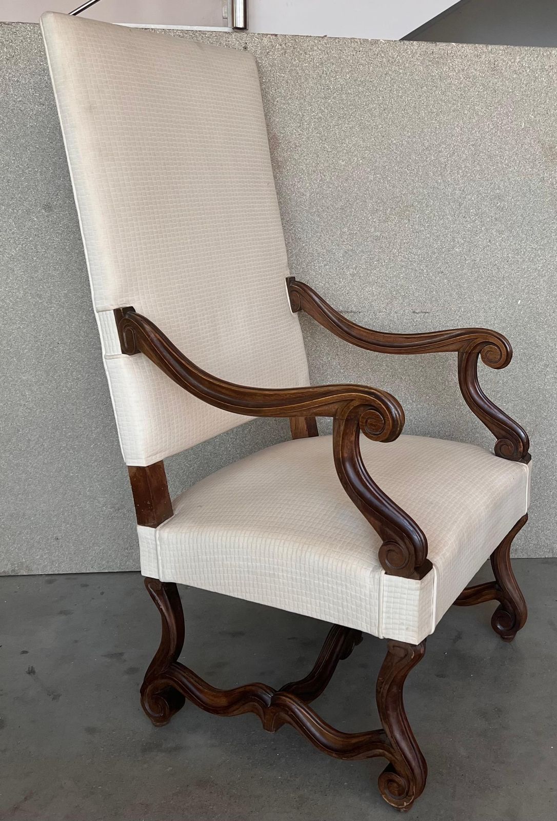 Paire de fauteuils espagnols en noyer sculpté de style Louis XVI, années 1900 photo Mobilier