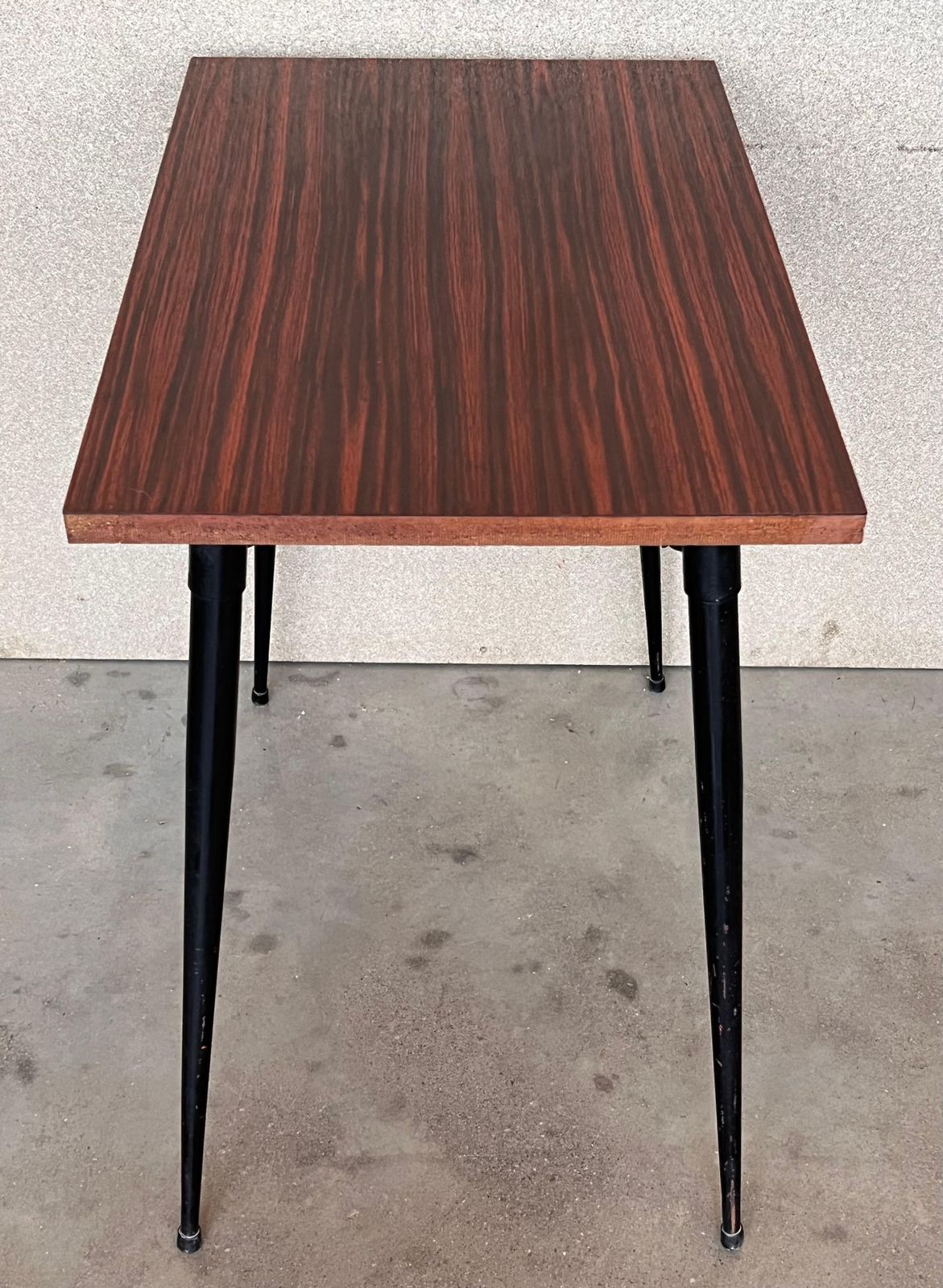 photo furniture Bureau d'écolier mid-century modern, tiroir et pieds en fer