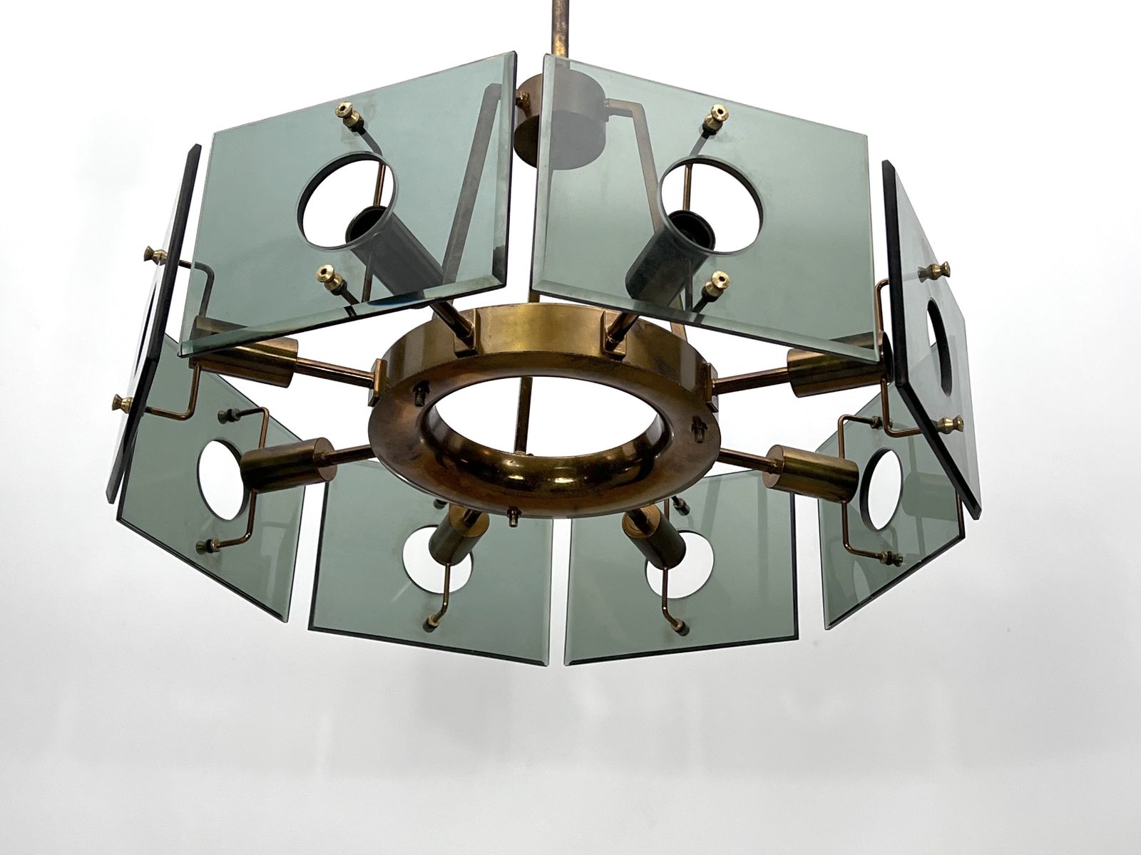 photo vinterior Gino Paroldo, Modernist Brass And Smoked Glass Chandelier. Italy 1960s