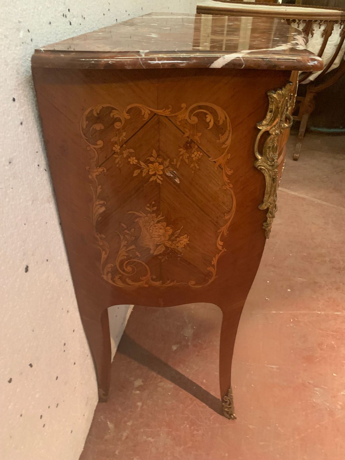 photo furniture Curved Chest Of Drawers In Louis XV / XX Century Style Wood Veneer