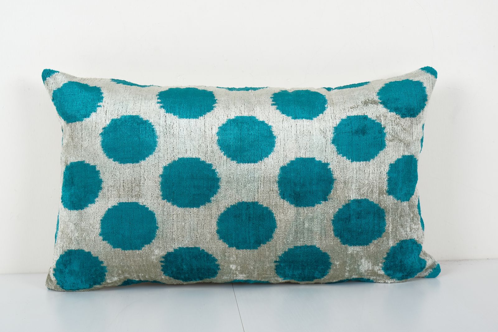 Blue Ikat Velvet Pillow Cover, Silk Velvet Polka Dot Pillow Cover, Handloom Ikat Pillow Geometric Ikat Velvet Pillow Cover 16'' X 24''
