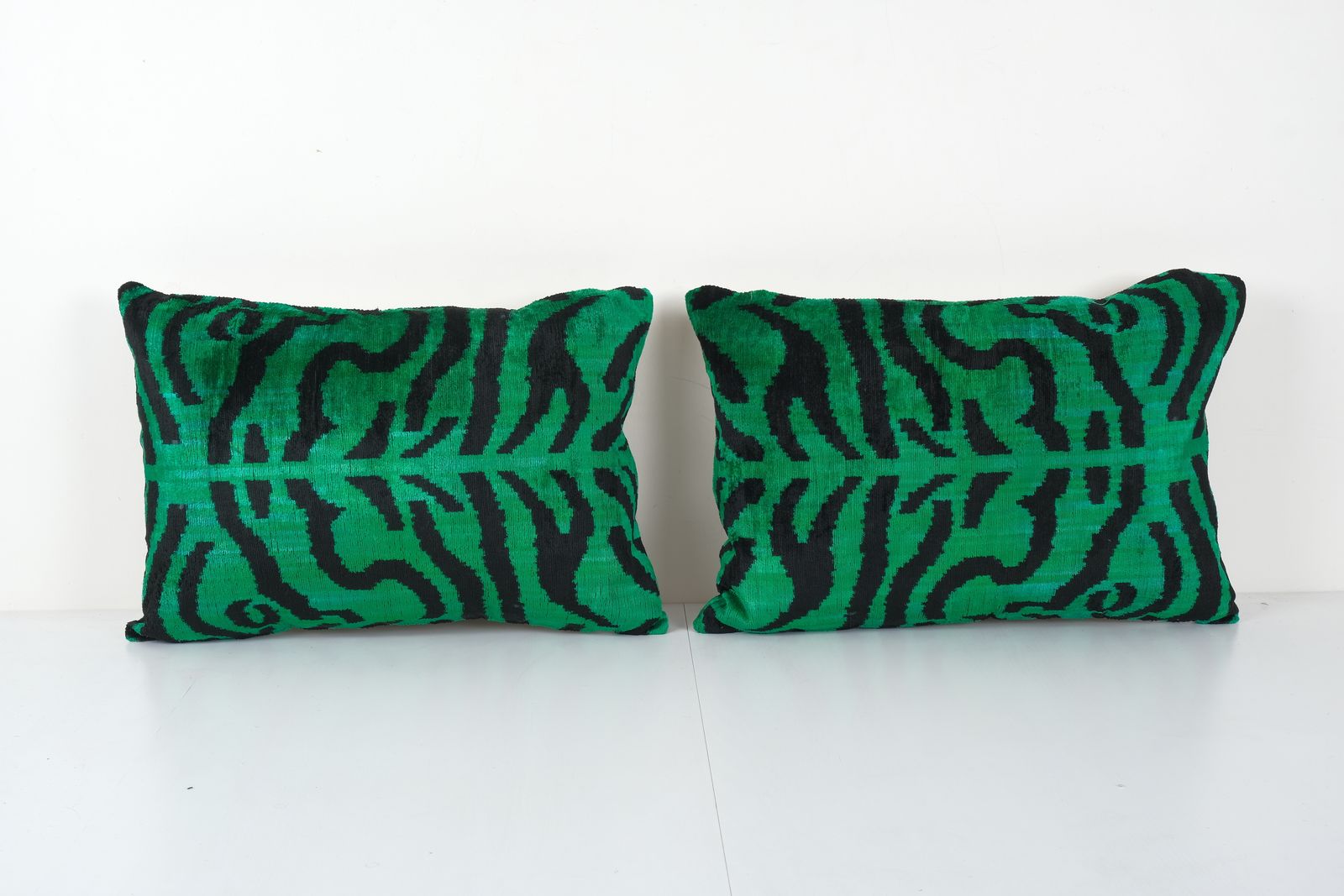 Handmade Luxury Green Tiger Ikat Velvet Pillow   Set Of Two Silk Ikat Decorative Lumbar Pillow Cover   Pair Soft Couch Cushion 16'' X 22''