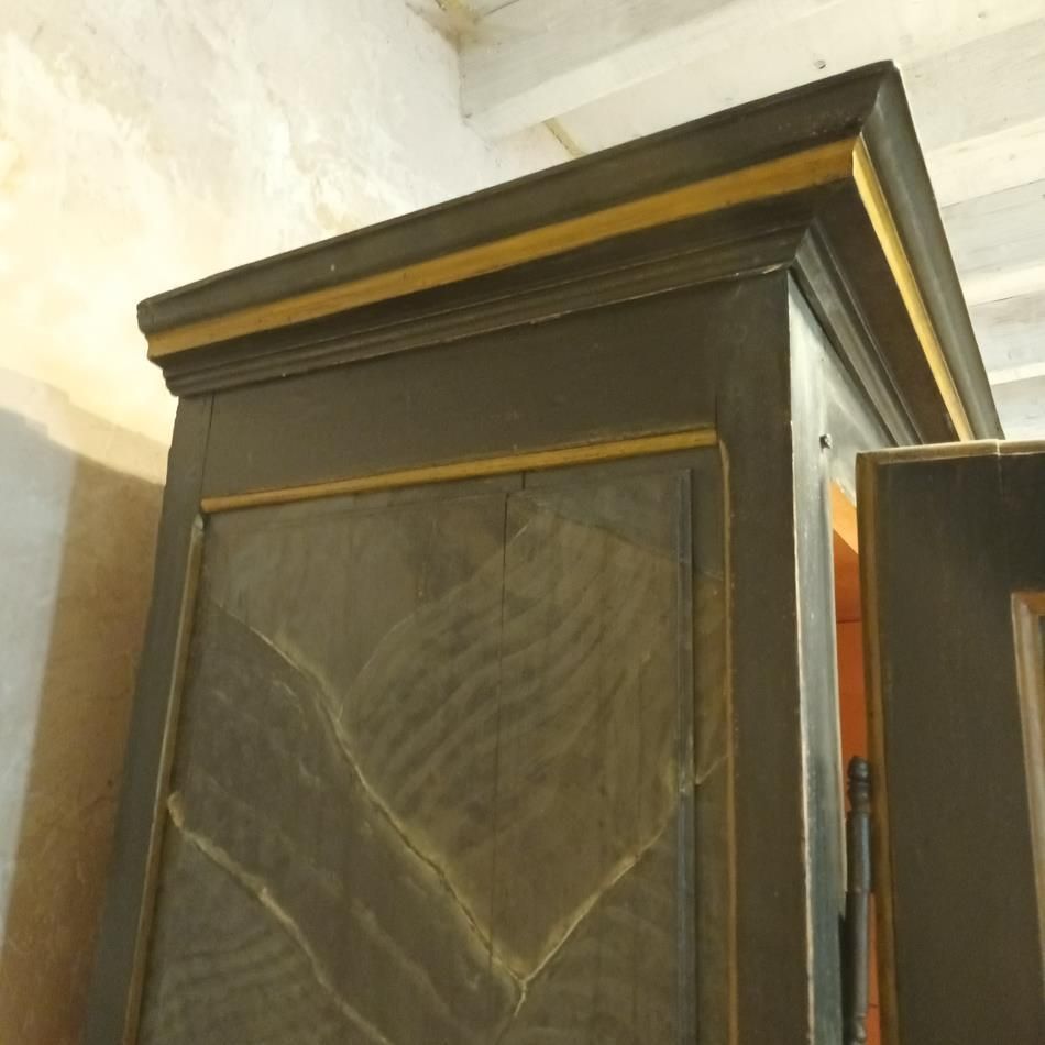An 18th Century French Painted Walnut Armoire photo vinterior