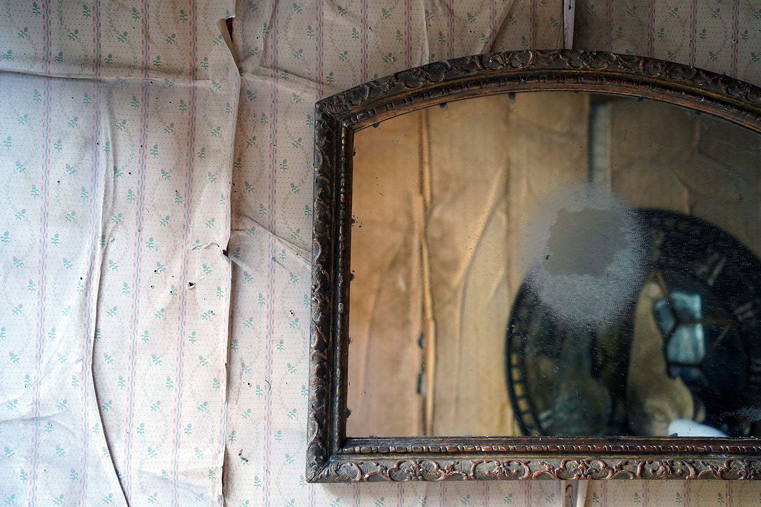 An Early 19thc Italian Gilt Gesso Wall Mirror C.1830 photo furniture