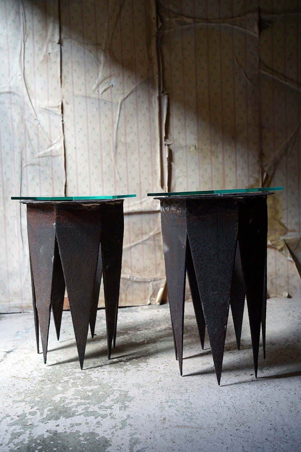 photo vinterior A Pair Of Early 19thc Cast Iron Chimney Tops As Side Tables
