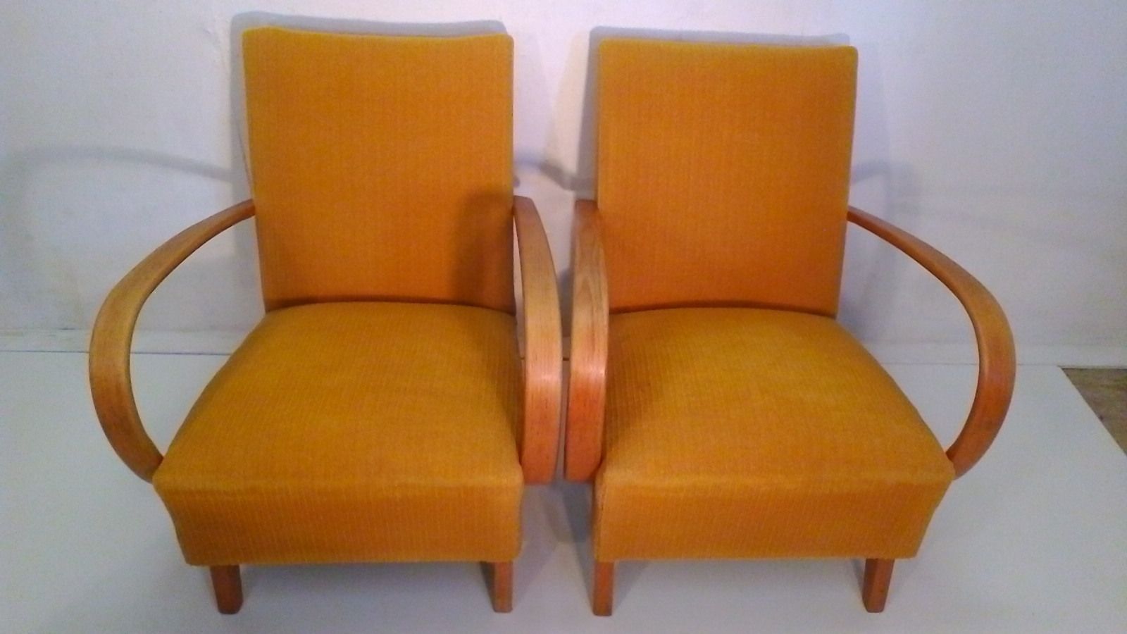 Set Of Two Armchair With Coffee Table By Jindřich Halabala, 1935´S photo vinterior
