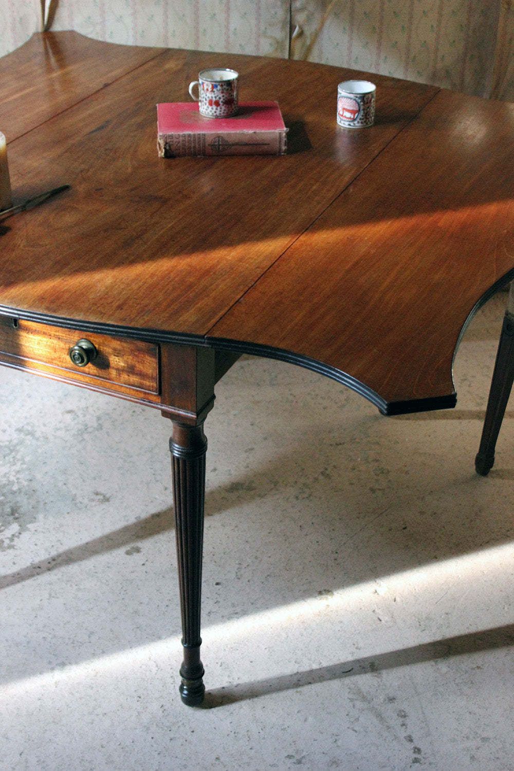 895.0 A George III Mahogany Butterfly Pembroke Table C.1780 90 photo