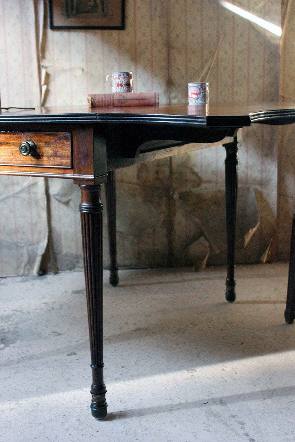 photo vinterior A George III Mahogany Butterfly Pembroke Table C.1780 90