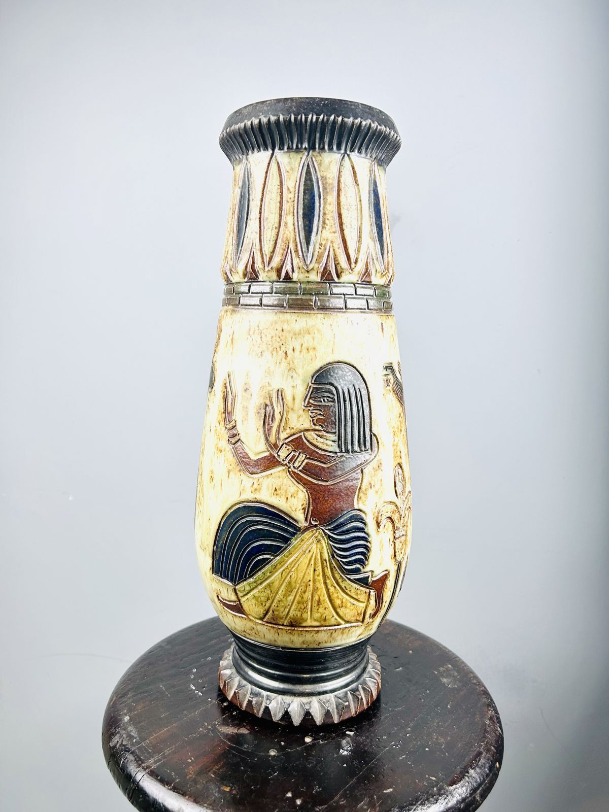 photo vintage A Monumental And Early Egyptian Revival Vase By Roger  Guerin