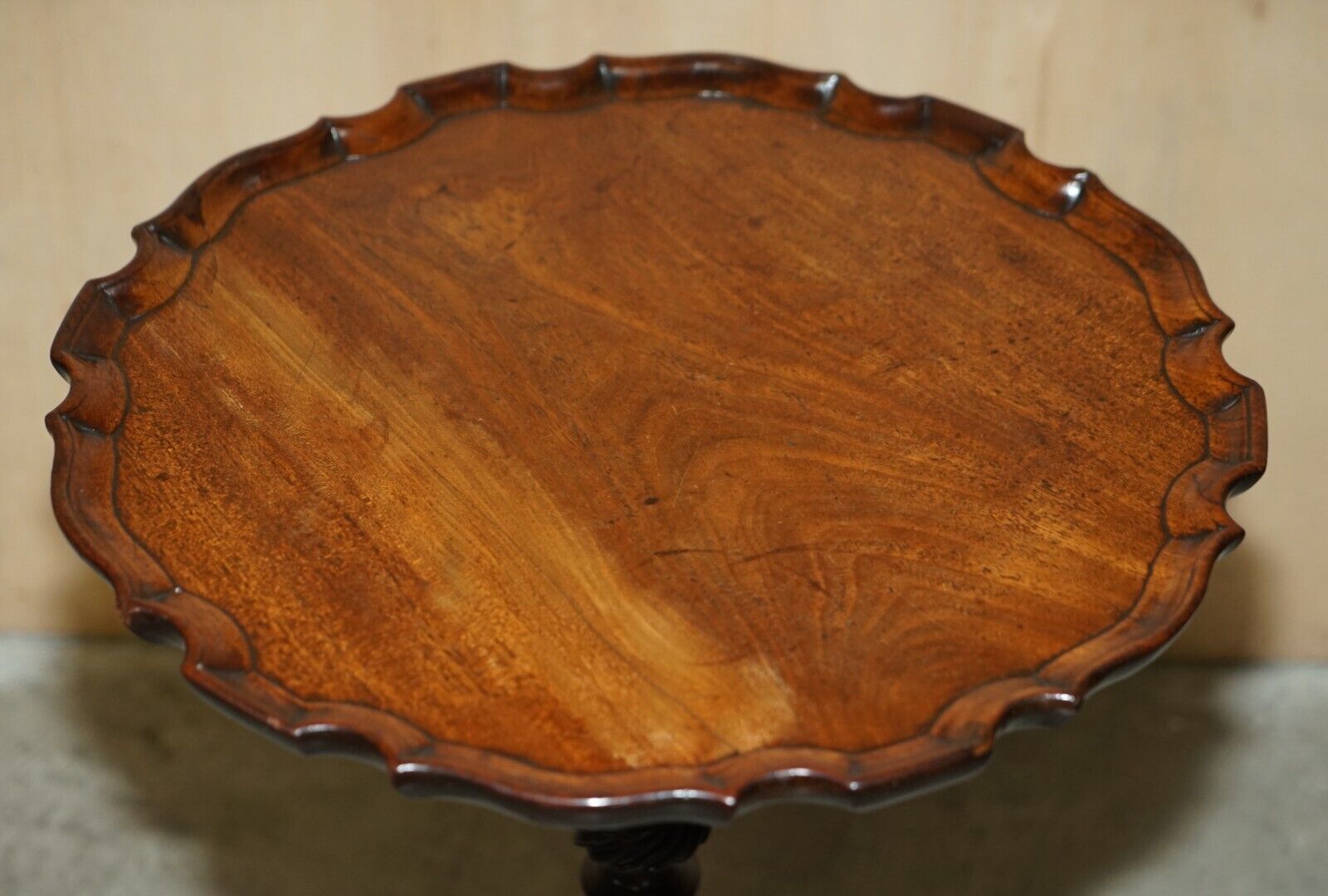 Exquisite Cir 1860 Antique Flamed Mahogany Pie Crust Side End Lamp Tripod Table photo for sale