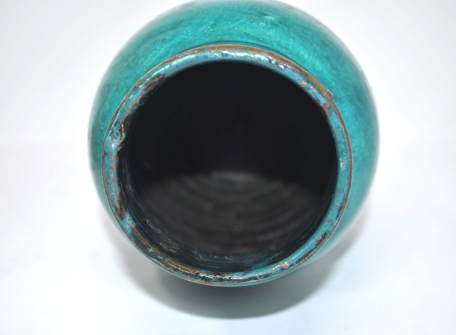 photo furniture Turquoise Vase, Antique Asian