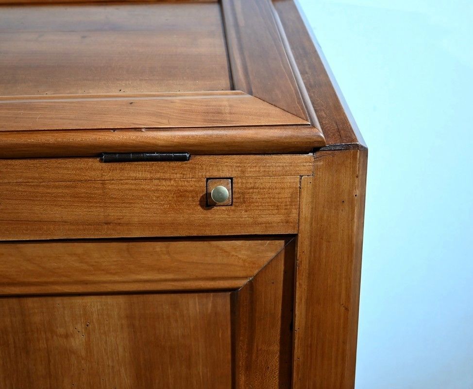 photo vinterior Regional Sloping Furniture In Cherry   Late 19th Century