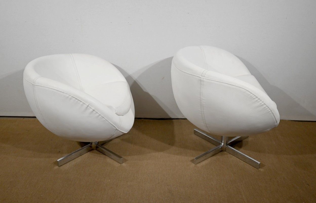 photo vinterior Pair Of Faux Leather Ball Armchairs, 1970s