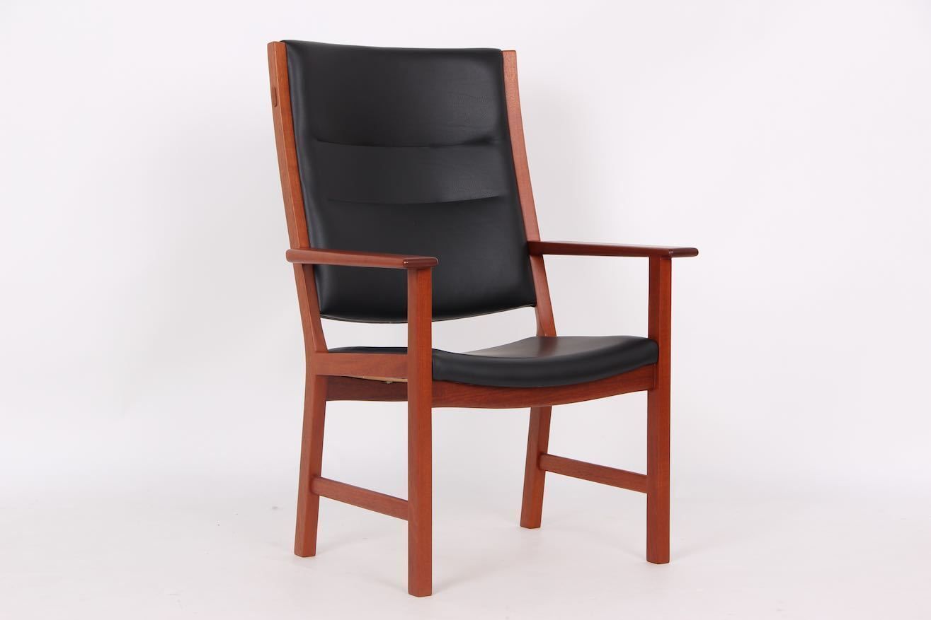 Hans J. Wegner Armchair. Renovated And Upholstered With Black Leather. Johannes Hansen Cabinetmaker. photo buy