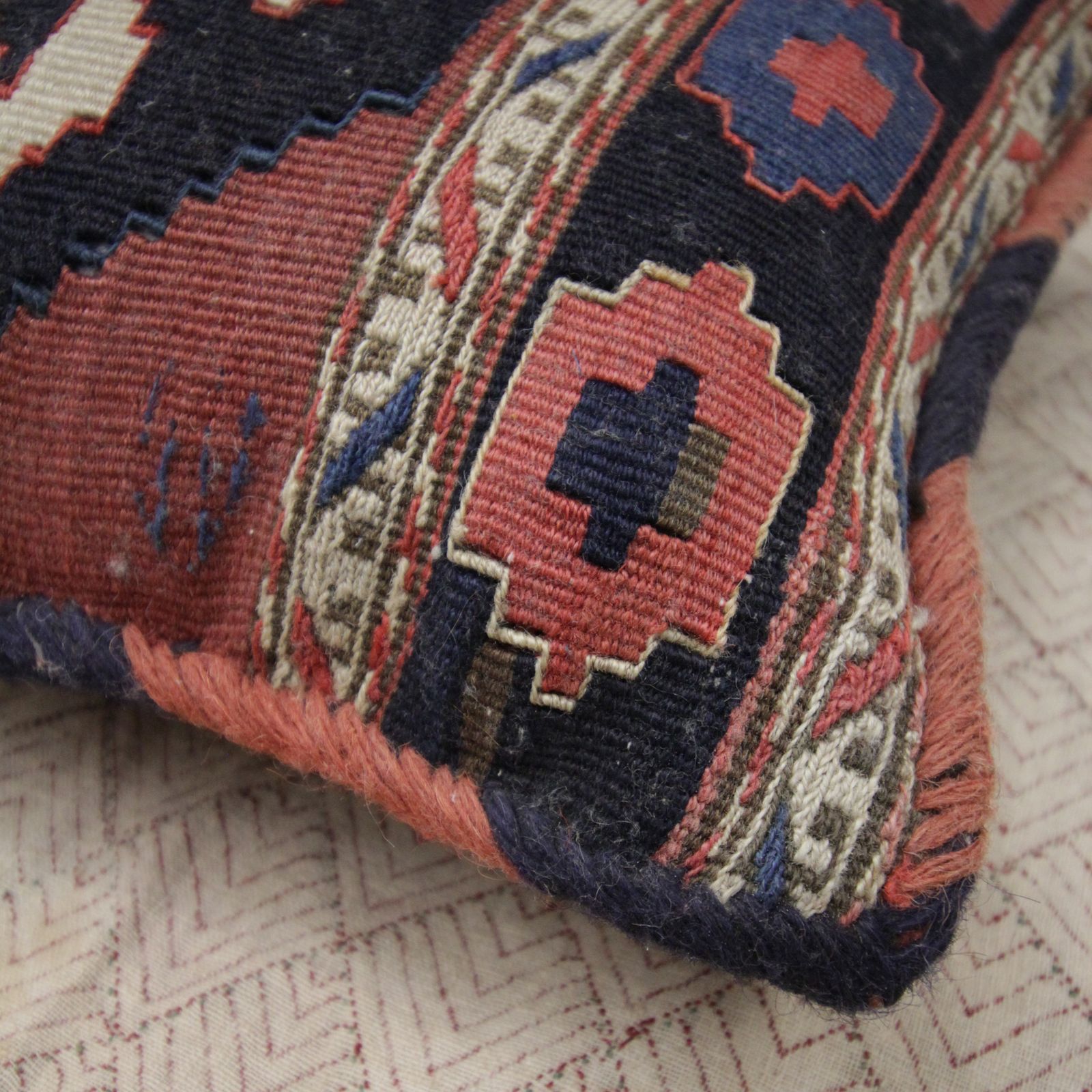 Antique Geometric Kilim Cushion Cover, Handwoven Wool Scatter Cushion photo vintage