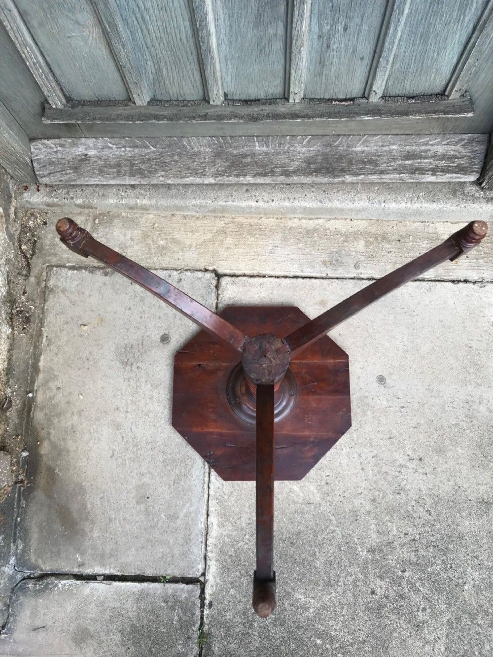 1450.0 Antique Small Yew Wood Tripod Table/Kettle Stand photo