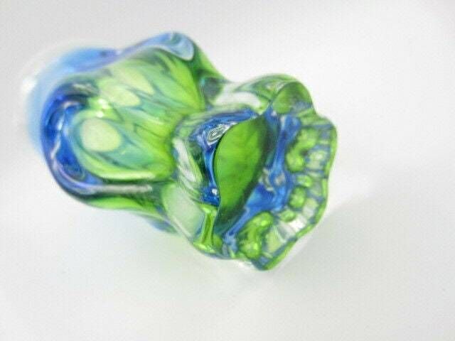 photo furniture Beautiful Chribska Acid Green And Blue Sommerso Art Glass Tulip Vase