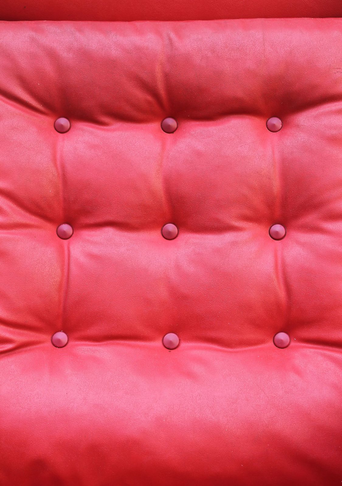 photo vinterior 1970s Red Leather Swivel Armchair