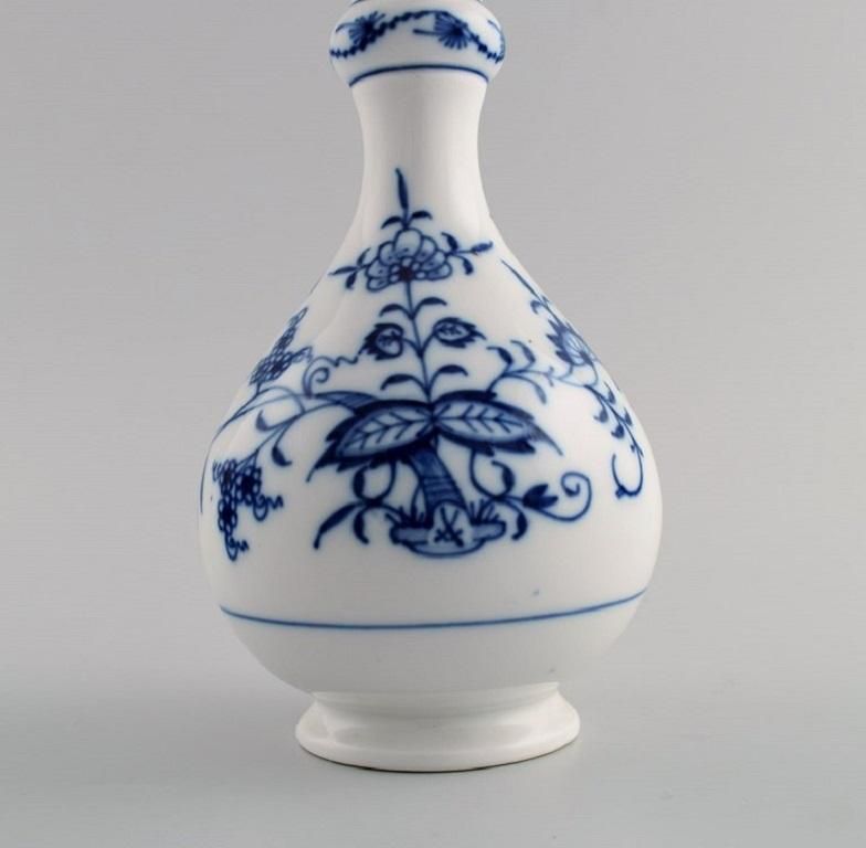 Antique Meissen Blue Onion Vase In Hand Painted Porcelain photo 298.0