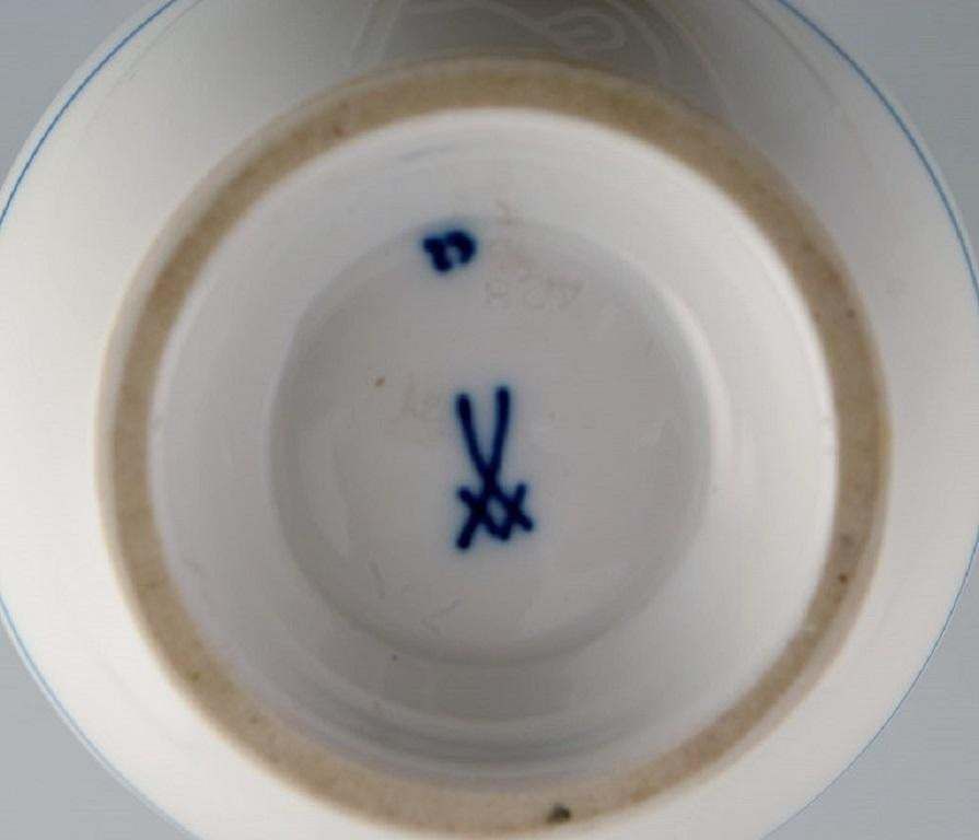Antique Meissen Blue Onion Vase In Hand Painted Porcelain photo vinterior