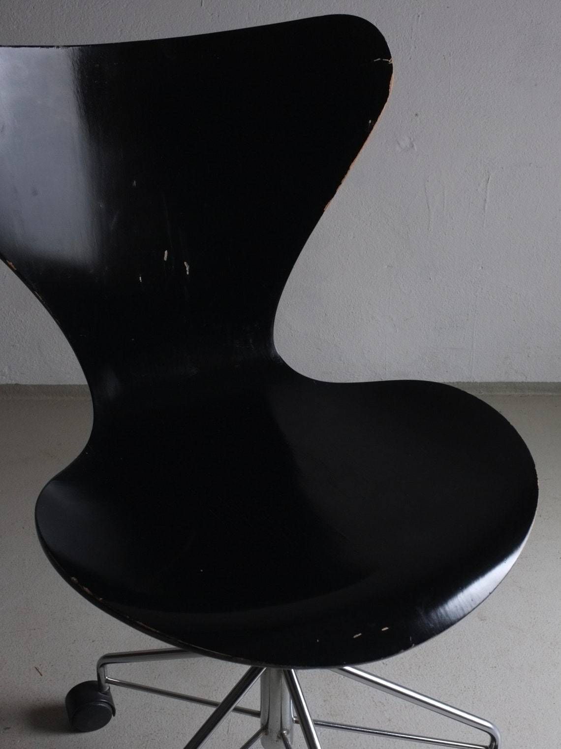 3117 Black Swivel Desk Chair By Arne Jacobsen | Fritz Hansen | Metal Plywood | 1 Of 3 | Vintage photo vintage