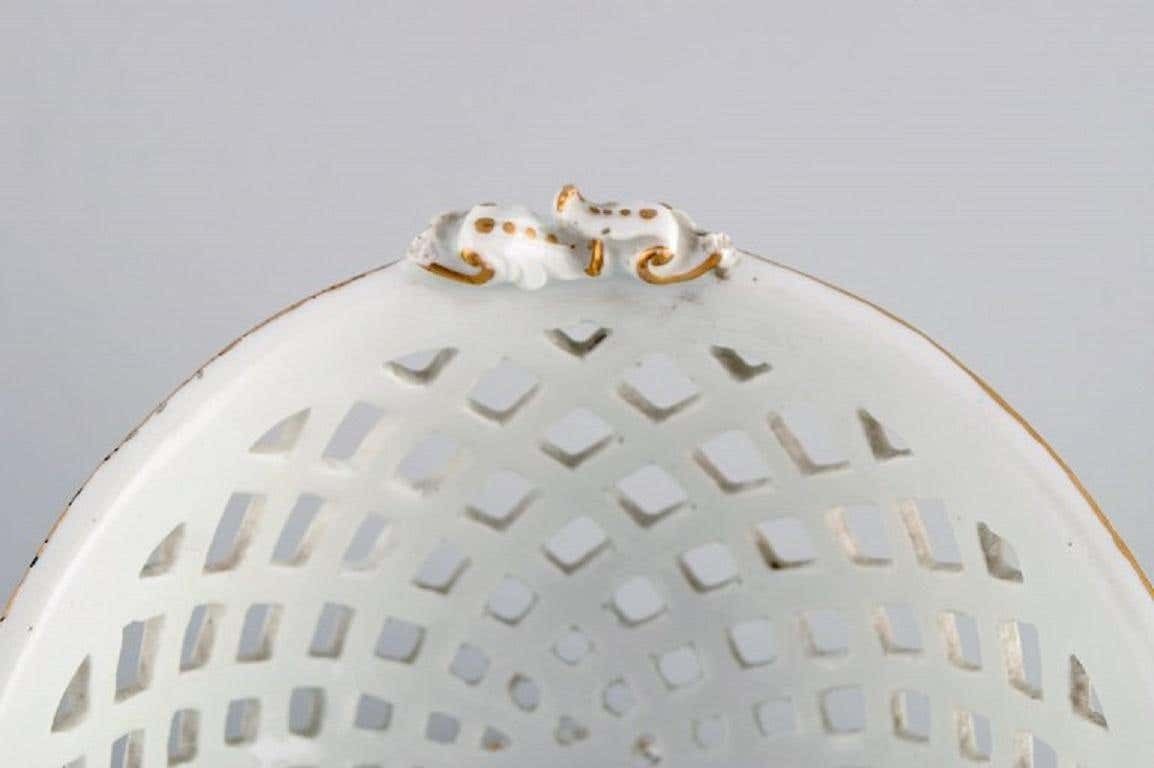 Antique Meissen Bowl In Openwork Porcelain With Hand Painted Gold Decoration photo vinterior