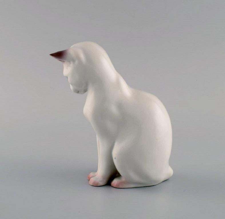 B & G / Bing & Grondahl Porcelain Figure, Sitting Cat, Number 2476 photo for sale