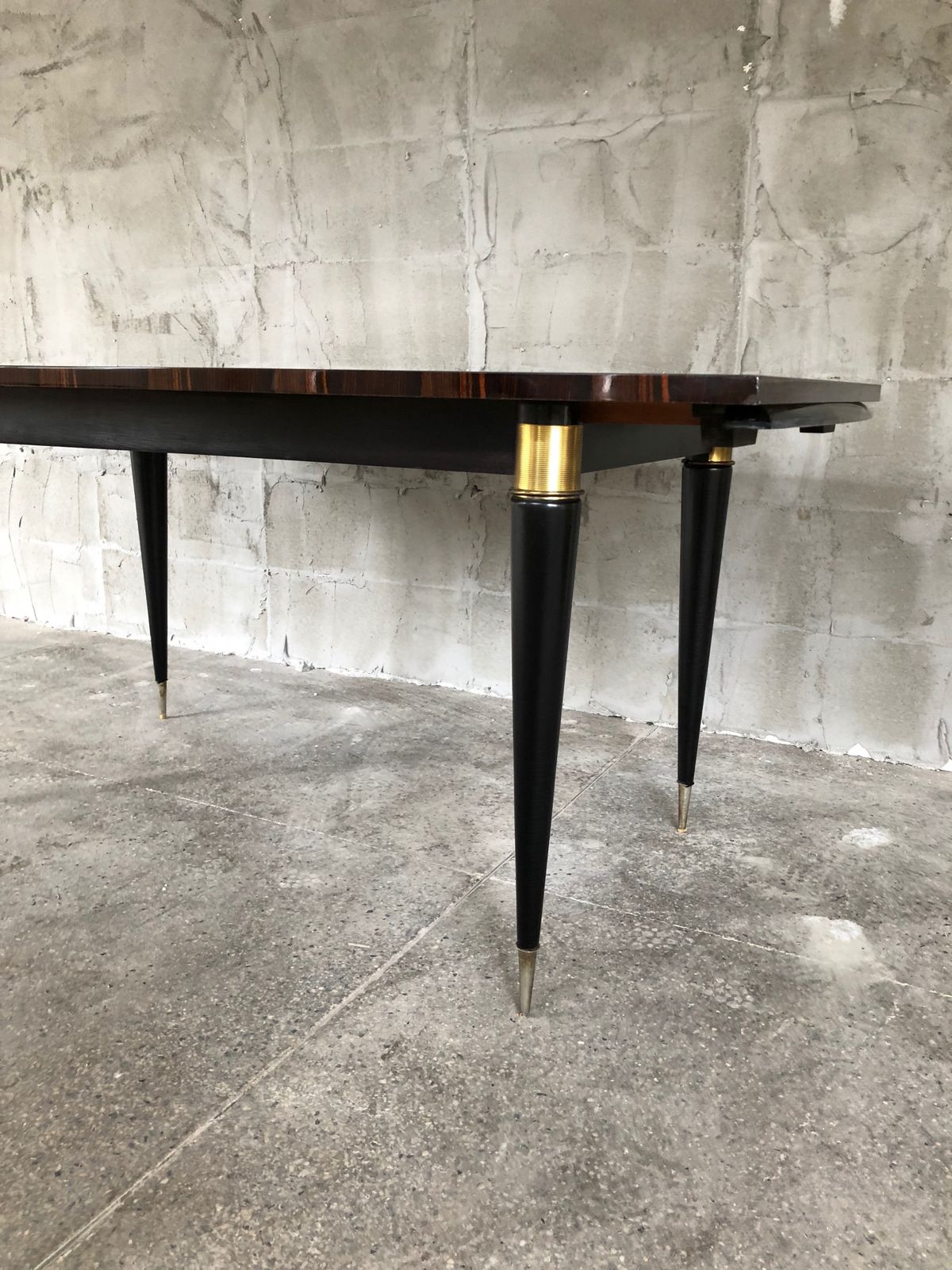 photo furniture Elegant French Dining Exotic Macassar Ebony Art Deco Table, 1940s