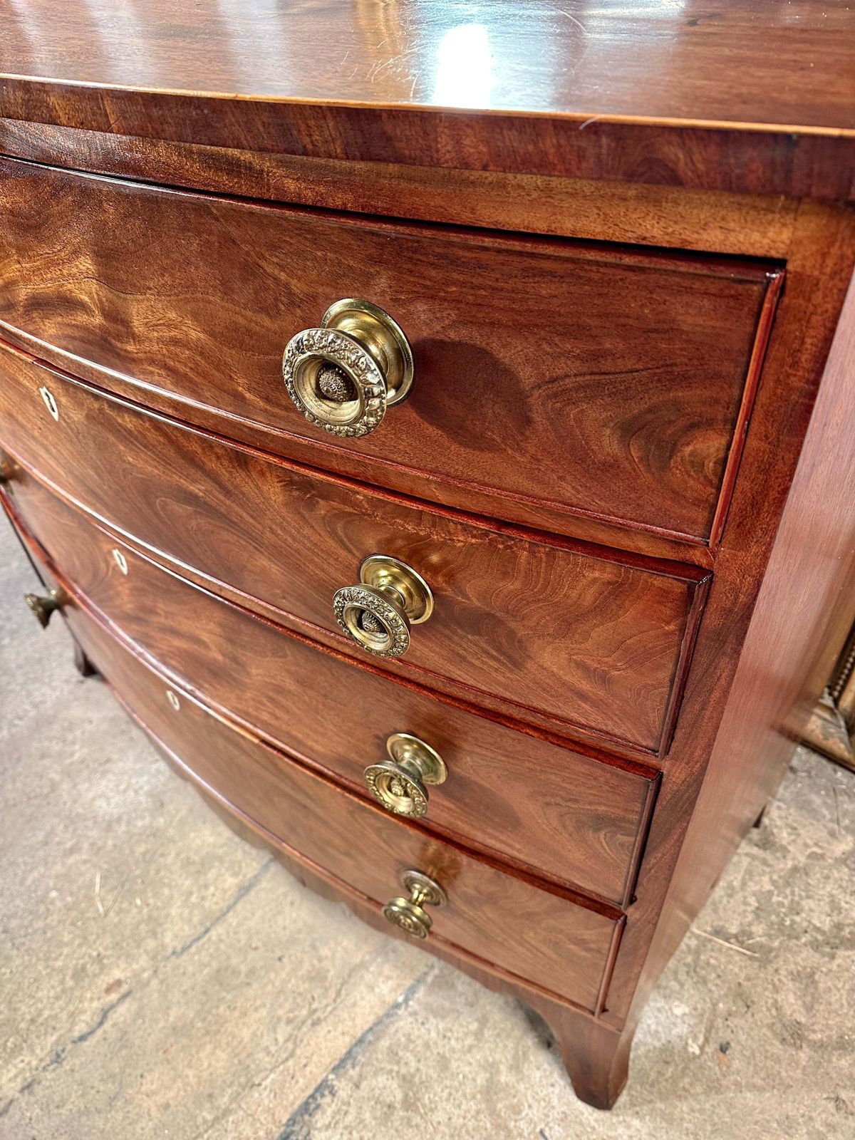 photo furniture A Beautiful Regency Flame Mahogany Bow Front Chest Of Drawers Circa 1830