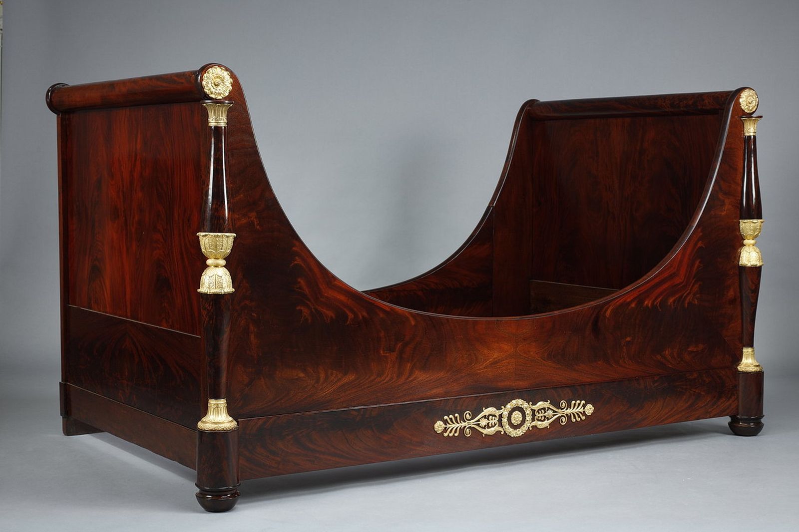7003.0 Large Solid Mahogany Boat Bed From The Empire Period photo