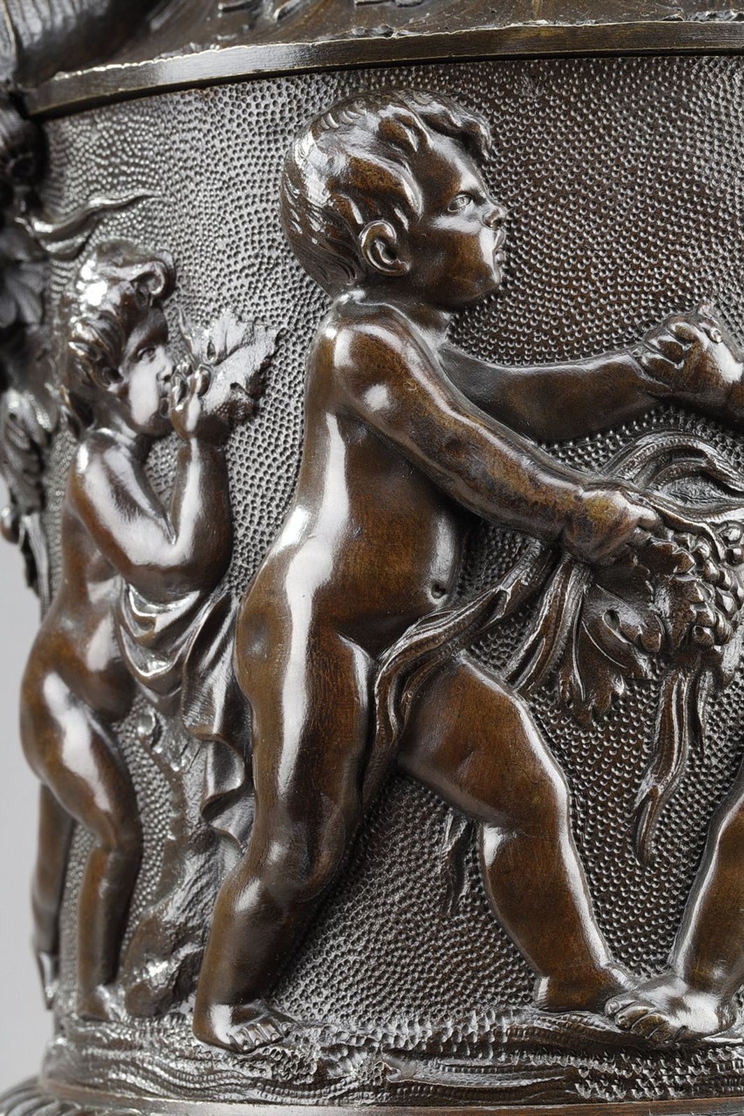 2436.0 Bronze Vase With Harvesting Putti In The Gout Of Clodion, 19th Century photo