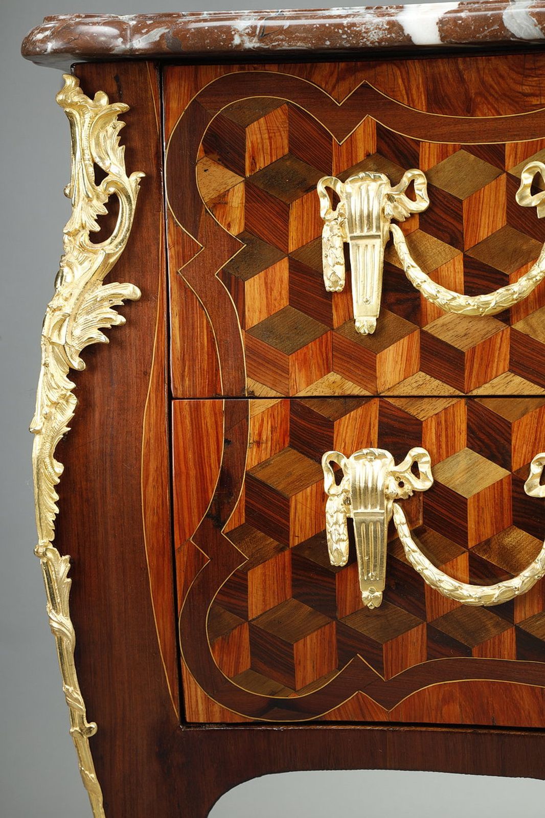 photo furniture Chest Of Drawers In Rosewood Veneer With Oeben Marquetry, Louis XV Period