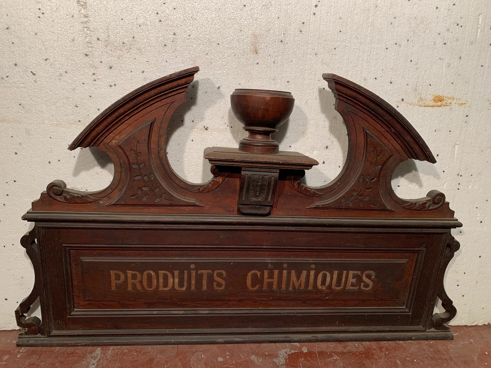 photo furniture Pediment Or Top Of Furniture In Natural Wood XIX Century