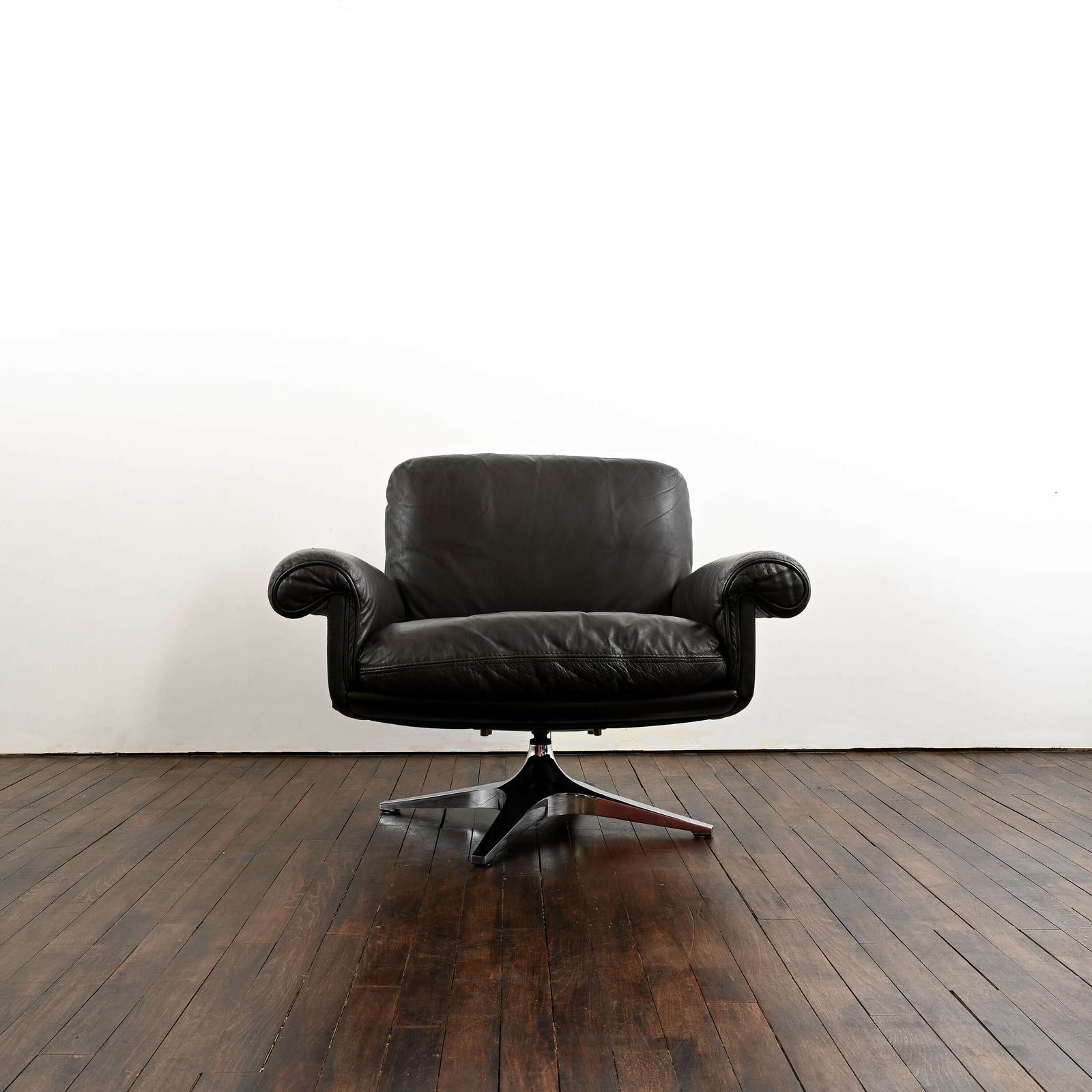 De Sede Ds 31 Armchair With Matching Foot Rest photo furniture