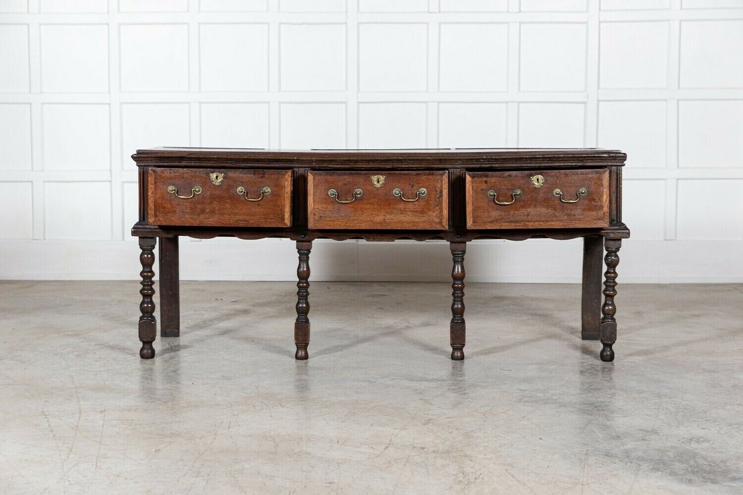 4198.0 English 18thc Vernacular Oak Dresser Base photo