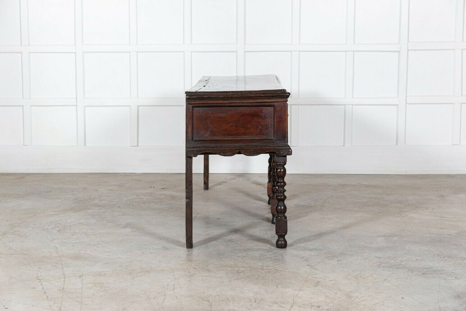 photo vinterior English 18thc Vernacular Oak Dresser Base