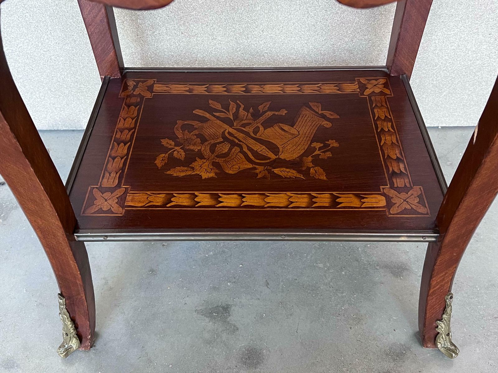 photo vintage 19th Century Pair Of Italian Louis XV Marquetry Nightstnds With Drawers & Shelve