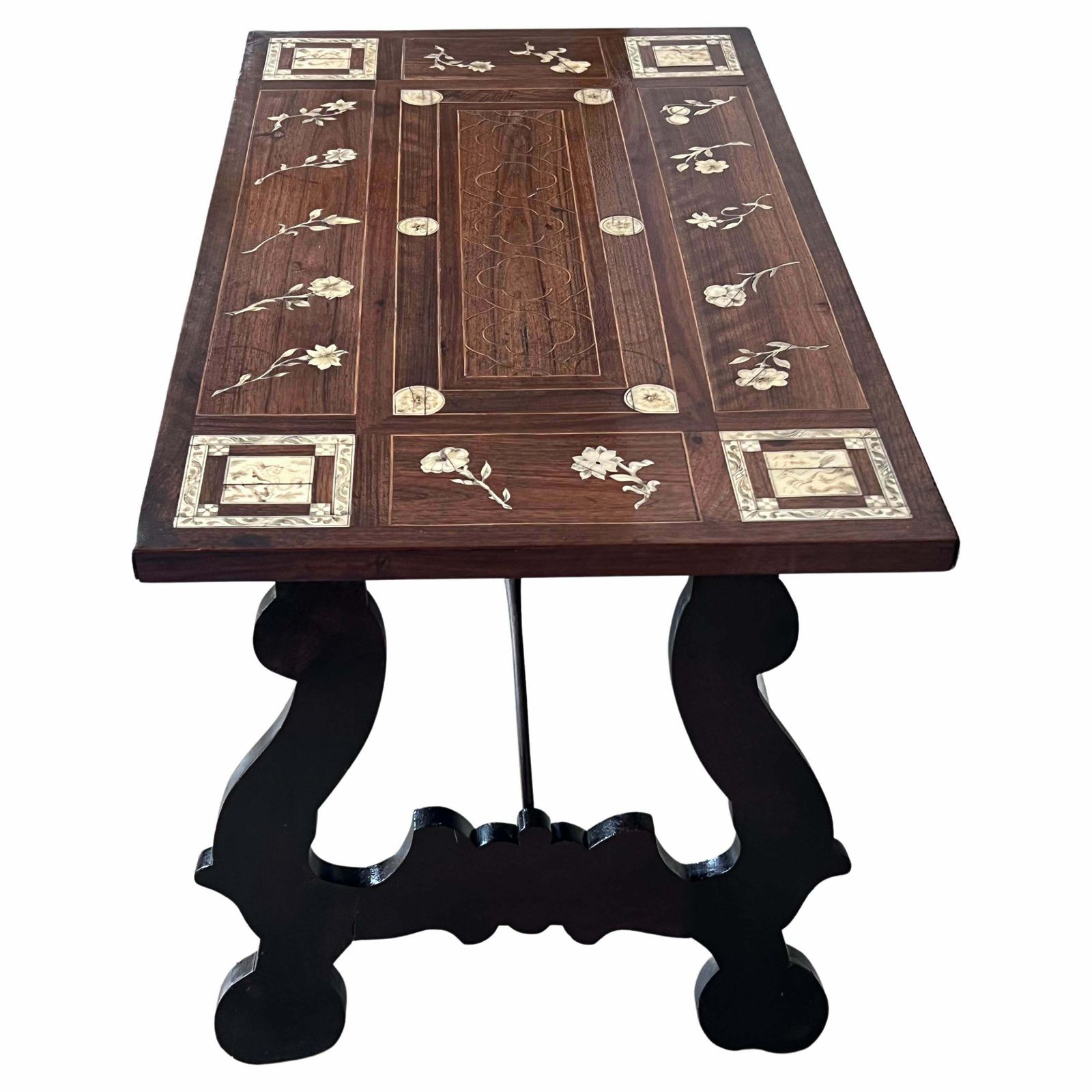 Table d'appoint baroque espagnole XIXe siècle, plateau en marqueterie et entretoise en fer
