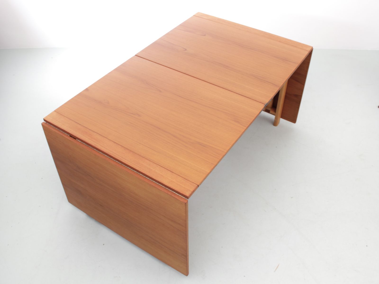 Mid Century Modern  Dining Table  “Maria Flap”  By Bruno Mathsson For Mathsson International. 1960 photo for sale