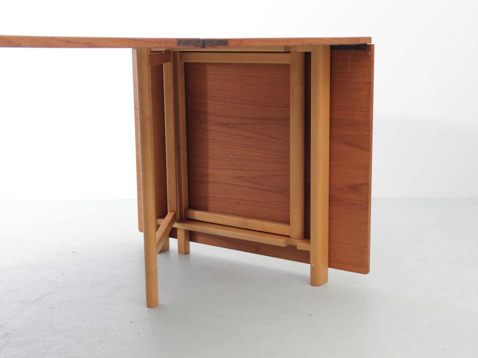 Mid Century Modern  Dining Table  “Maria Flap”  By Bruno Mathsson For Mathsson International. 1960 photo Furniture