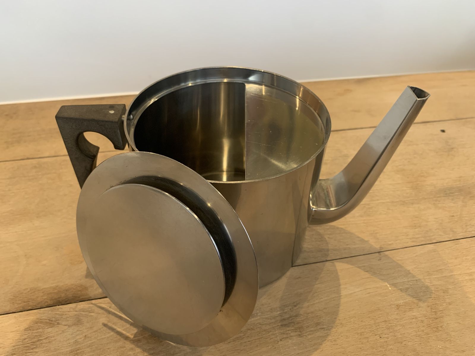 photo furniture 4 Piece Cylinda Line Stainless Steel Tea Set Designed By Arne Jacobsen For Stelton Of Denmark