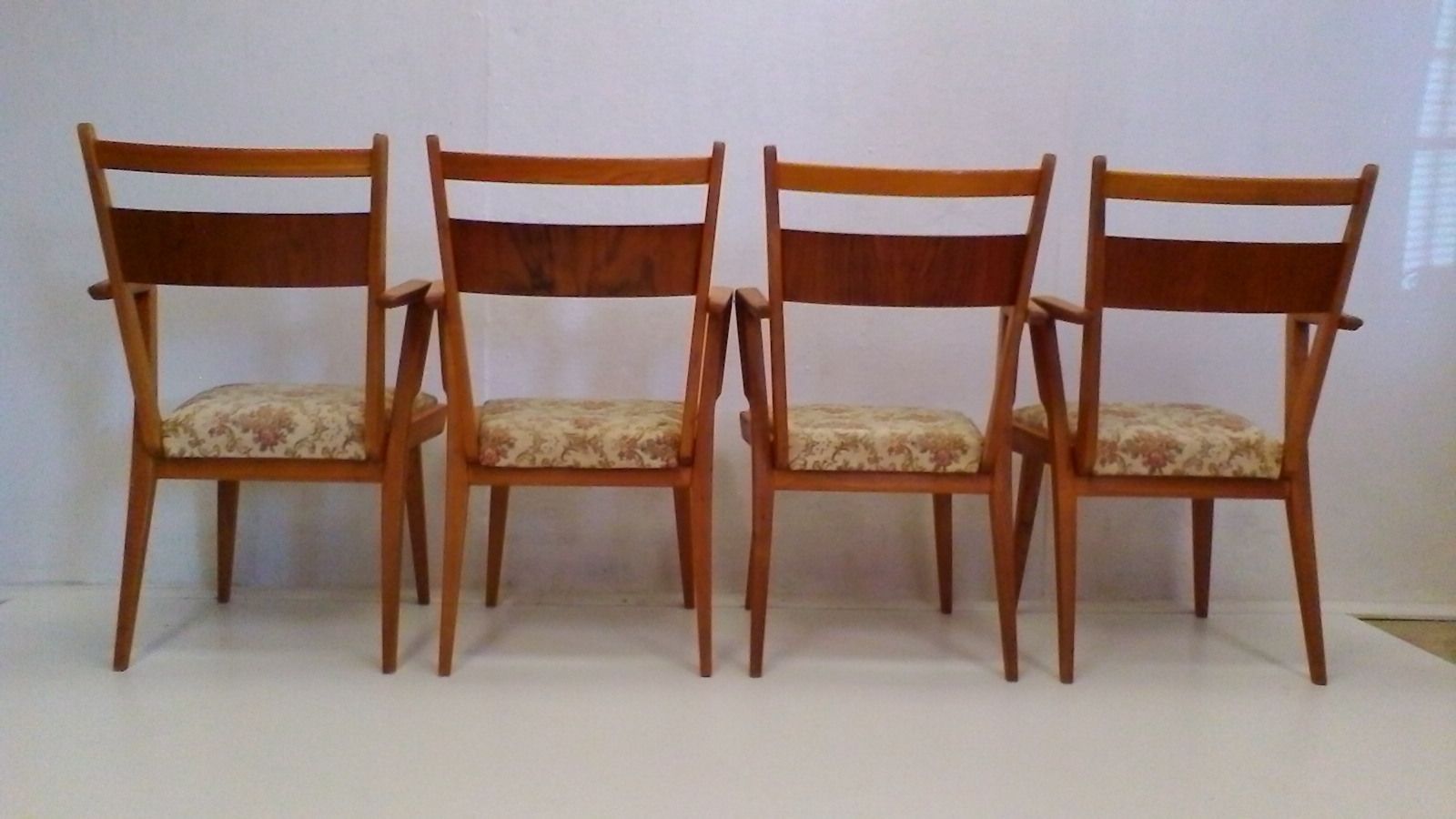 Set Van Vier Houten Stoelen Ji 350 Met Nieuwe Bekleding, Ca. Jaren 1960 photo 497.0