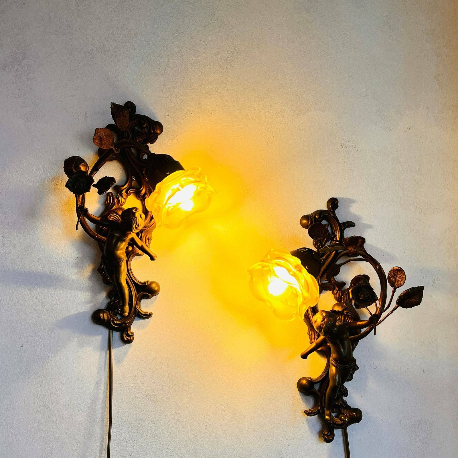 Italiaanse Wandlampen, Bronzen Cherubijnen Wandlampen, Verlichting photo Verlichting