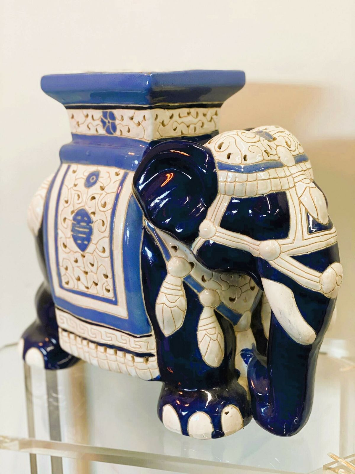 Chinoiserie Ceramic Lucky Elephant Plant Stand In Blue And Cream. photo vinterior