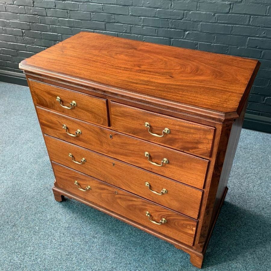 Pretty George III Mahogany Chest Of Drawers photo for sale