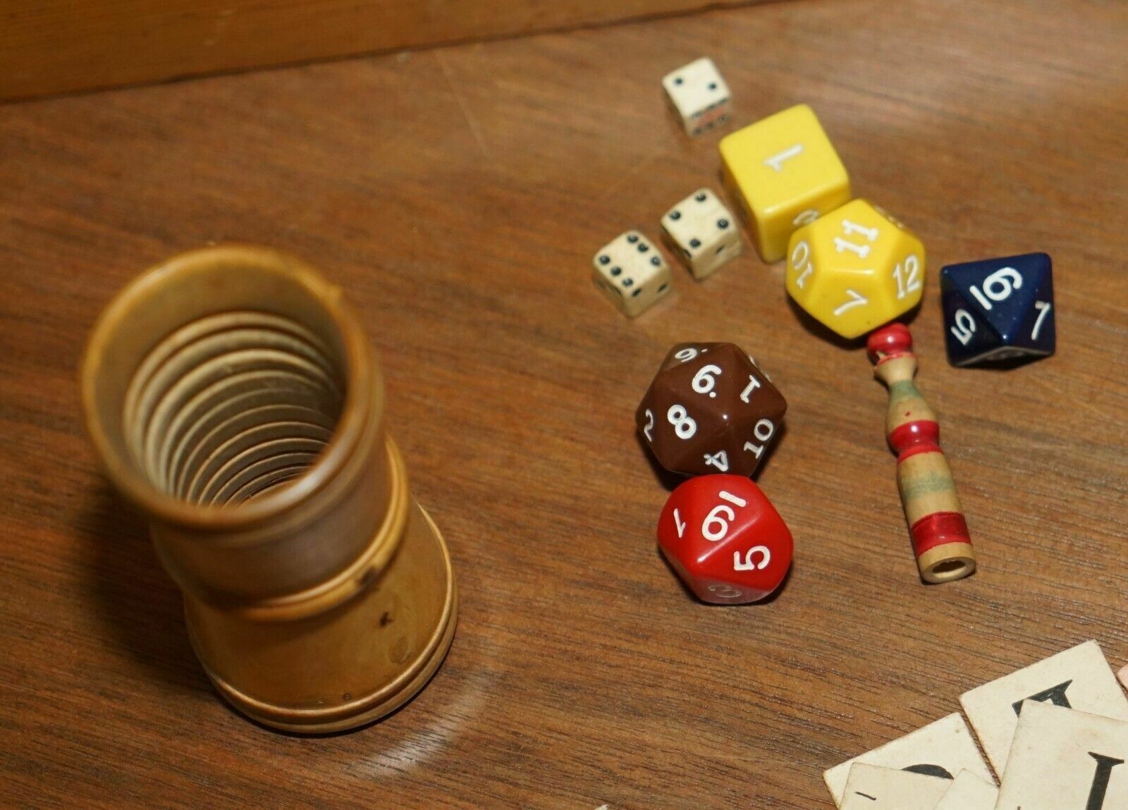 photo vintage Lovely Circa 1880 Victorian Walnut Games Compendium Chess Horse Racing Dice