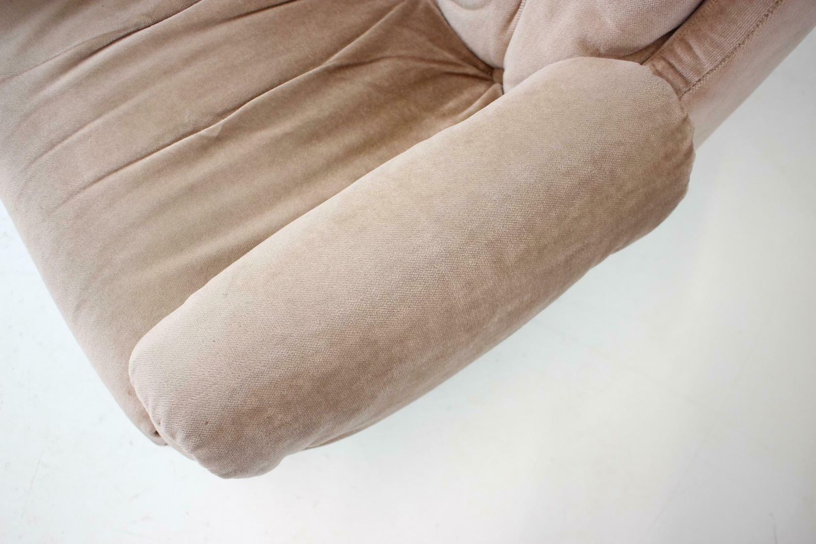 Furniture Midcentury Swivel Leather Armchair, Peem, Finland, 1970s photo