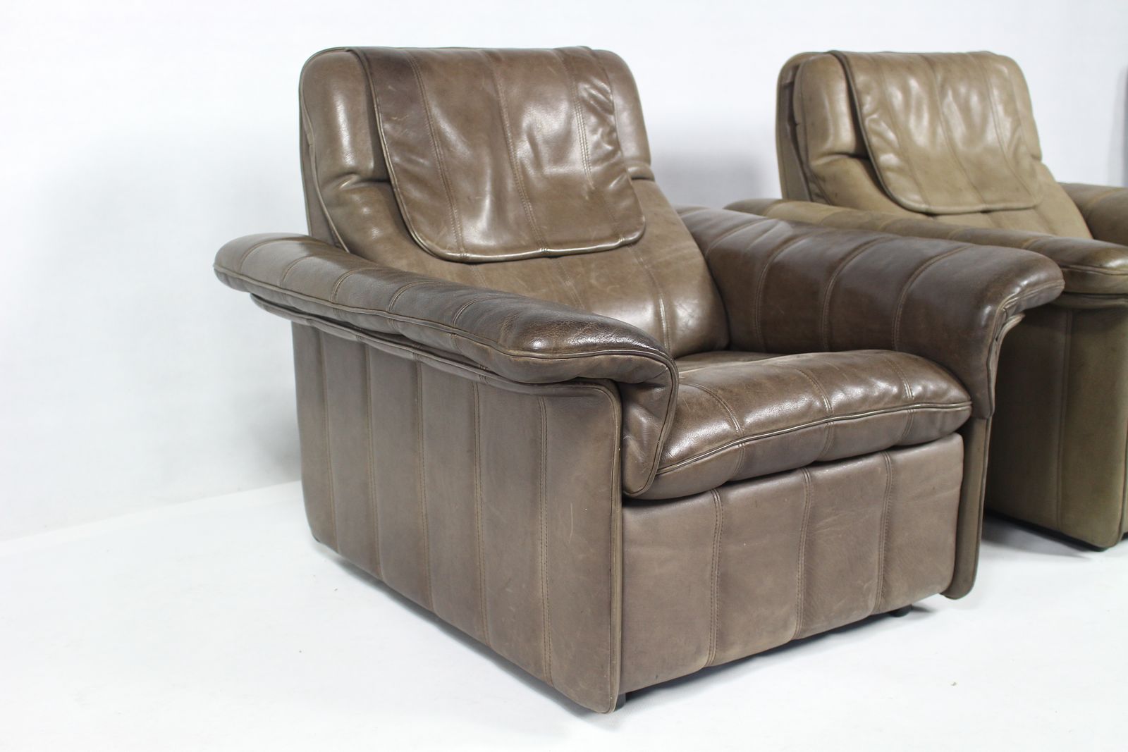 820.0 Buffalo Leather Lounge Chair By De Sede Of Switzerland 1970s'  photo