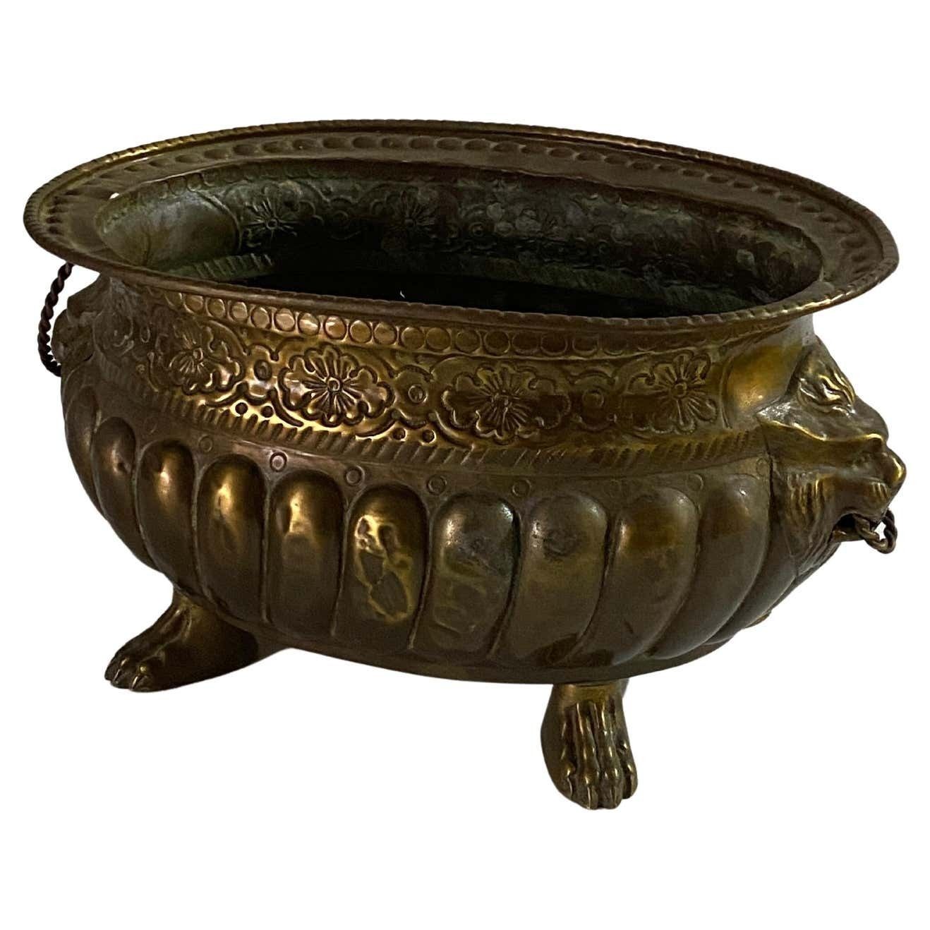 French Jardinière In Polished Brass With Handles In The Shape Of A Ring Of Lions, 19th Century