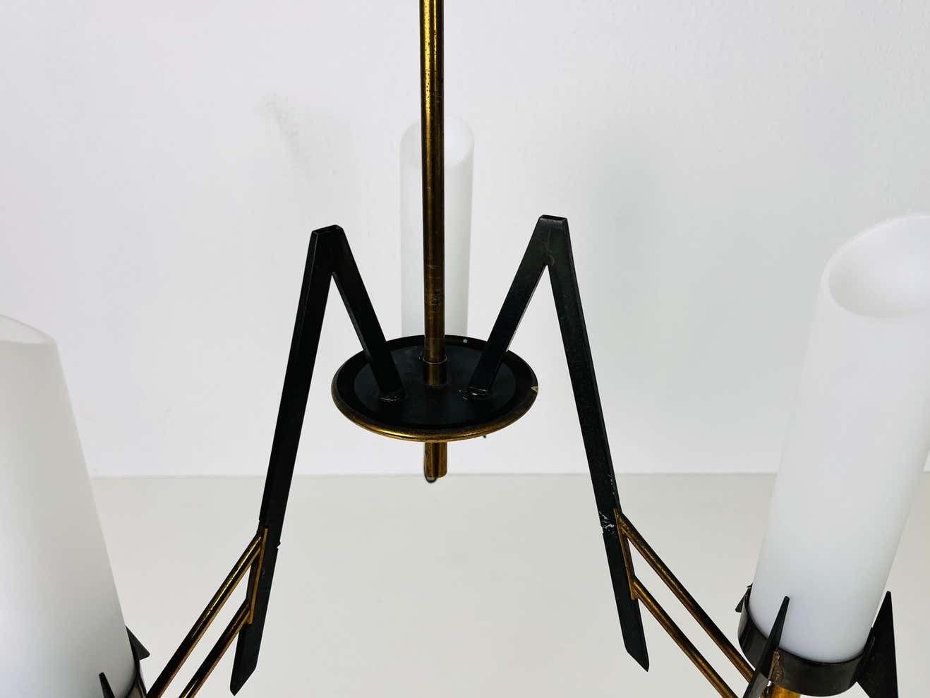 Italiaanse Mid Century Hanglamp Met Messing En Opaalwit Glas, 3 Armen, Ca. Jaren 1960 photo vintage